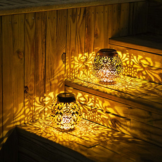 ☀️ 50% RABATT 🌙 | Hängande Solcellslykta – Blomformad Utskärning & IP55 Vattentät