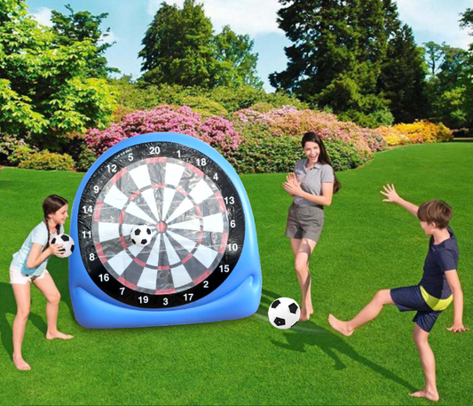 Uppblåsbar fotbolls-darttavla, jättefotbolls-darttavla, levereras med 2 fotbollar och luftpump, kan installeras på 3 minuter, perfekt för stora trädgårdsspel.
