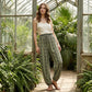 👖 50% RABATT NU! 🌸 Dambyxor med smockad hög midja och lykta-silhuett – Luftiga, andningsbara & elastisk midja – Perfekta för sommar, strand eller resort – trendiga och bekväma 🌿