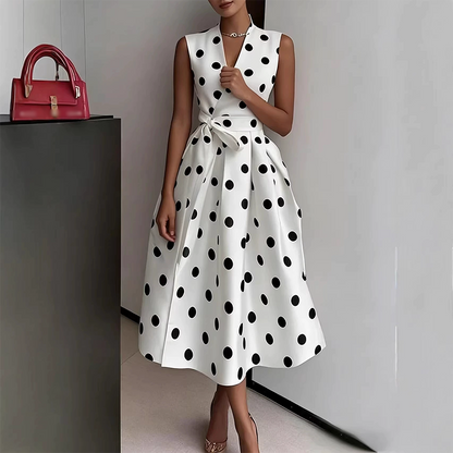 👗 50% RABATT NU! ⏰ Dam Prickig Ärmlös V-ringad Klänning – Luftig & lättviktig – Perfekt för sommar, brunch eller stranddagar – lekfull och chic 🎠